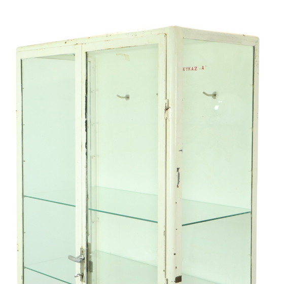 Image 1 of Armoire à pharmacie en métal Armoire à pharmacie industrielle 1970S