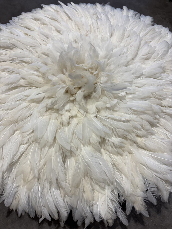 Image 1 of Juju Hat Blanc 60 Cm – Décoration Murale En Plumes Éthniques Et Élégantes