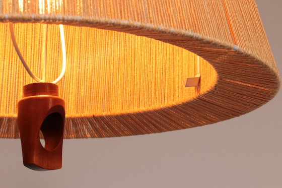 Image 1 of Image de l'annonce Lampe pendante vintage Temde en noyer et raphia 1960S