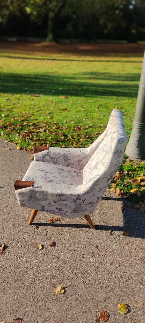 Image 1 of Fauteuil fleuri vintage danois