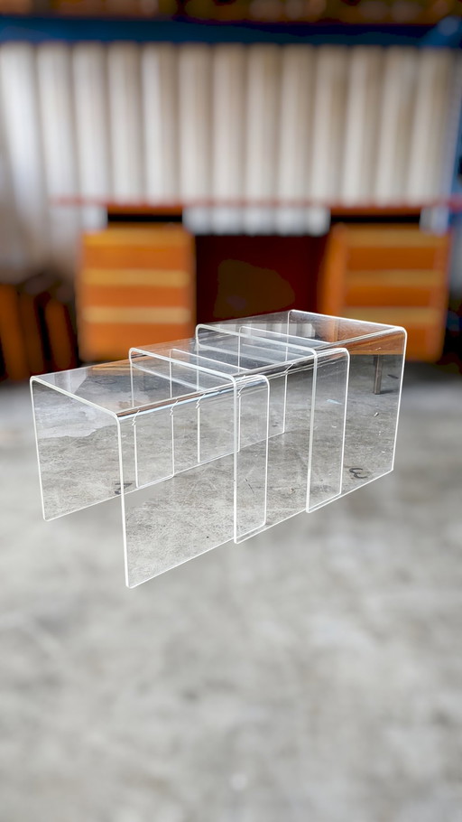 Ensemble de tables gigognes en plexiglas