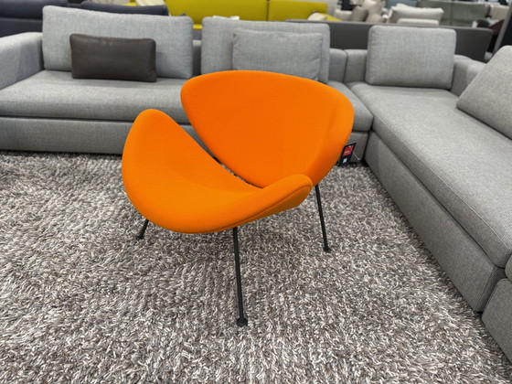 Image 1 of Artifort Fauteuil Slice orange tissu Tonus orange