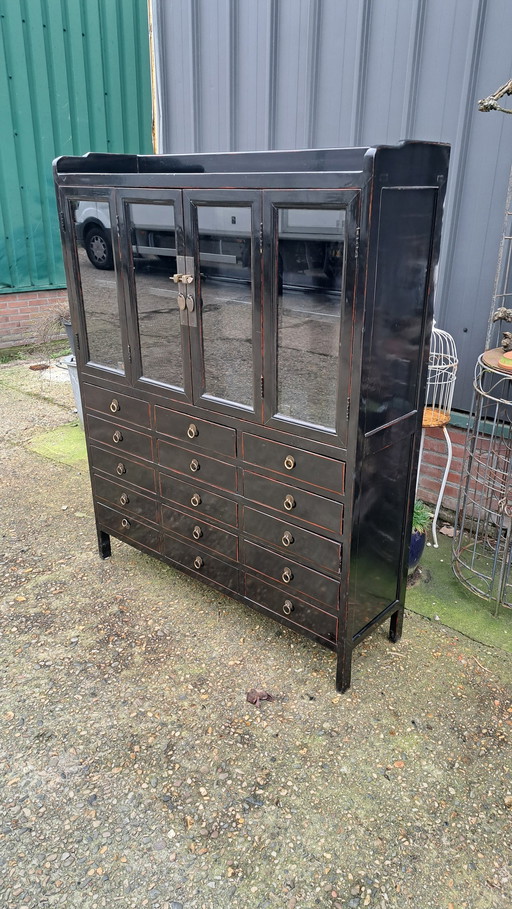 Ancienne commode orientale, cabinet d'apothicaire, vitrine, vaisselier Dim. 126 X 37Cm et 157Cm de haut.