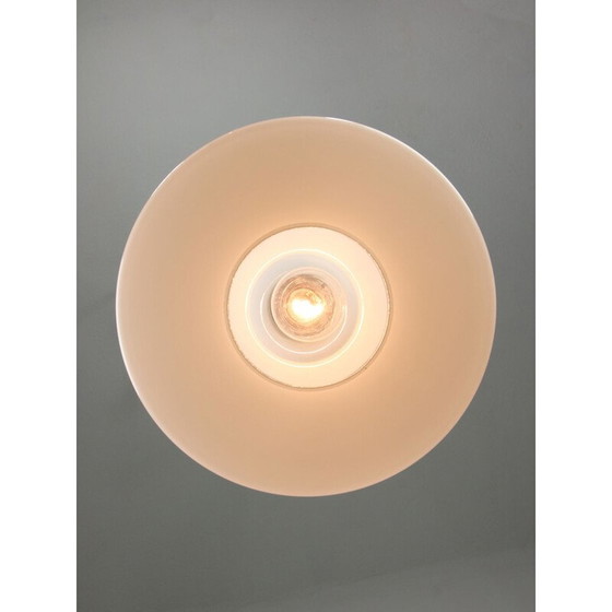 Image 1 of Lampe suspendue italienne du milieu du siècle en verre blanc et laiton
