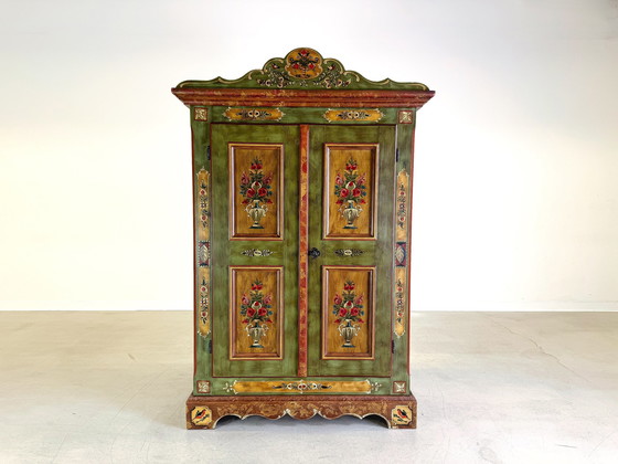 Image 1 of Armoire paysanne Voglauer Landhaus Armoire peinte à la main Vert