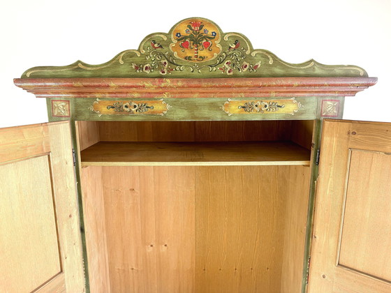 Image 1 of Armoire paysanne Voglauer Landhaus Armoire peinte à la main Vert