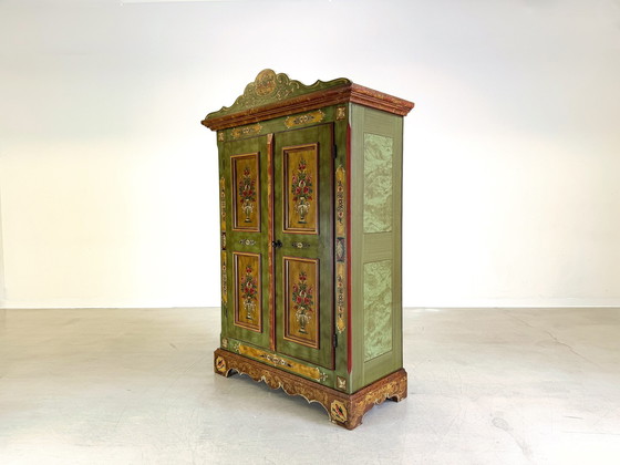 Image 1 of Armoire paysanne Voglauer Landhaus Armoire peinte à la main Vert