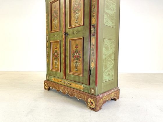 Image 1 of Armoire paysanne Voglauer Landhaus Armoire peinte à la main Vert