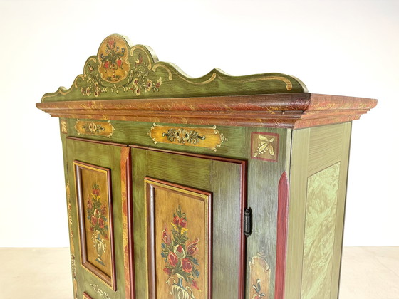 Image 1 of Armoire paysanne Voglauer Landhaus Armoire peinte à la main Vert