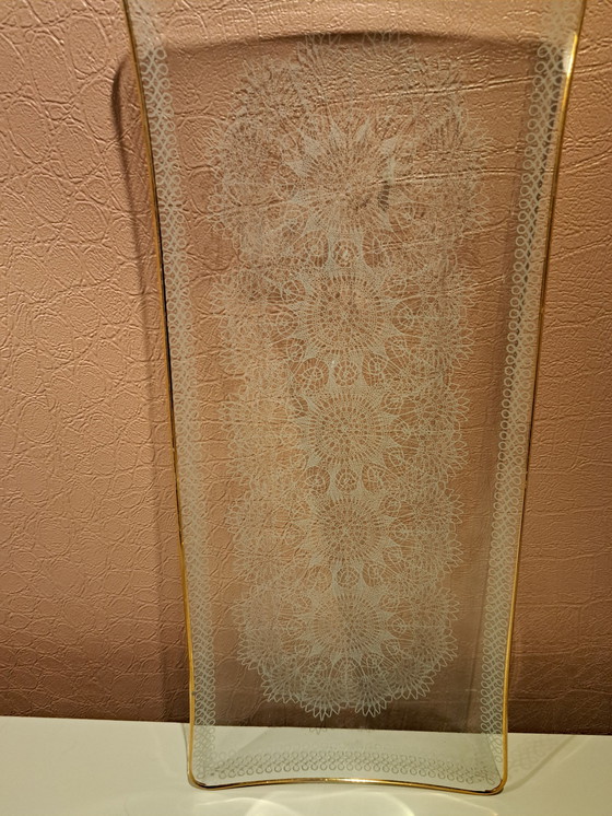 Image 1 of Bol de service en verre avec motif de dentelle et bord doré