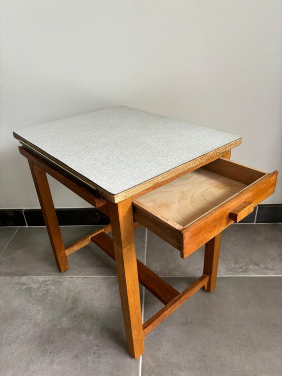 Image 1 of Table à dessin en bois avec plateau en formica.