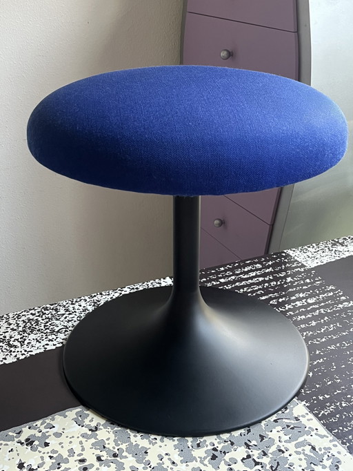 Tabouret Space Age avec base tulipe et tissu bleu cobalt