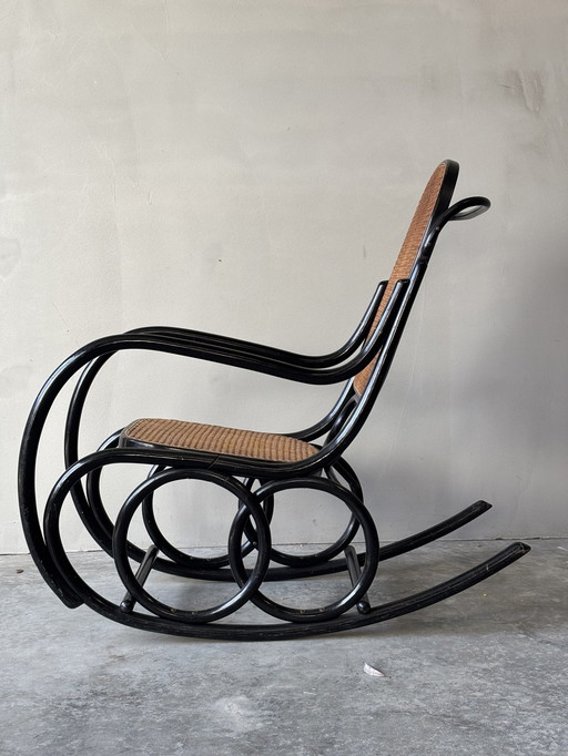 Fauteuil à bascule vintage de style Thonet Noir