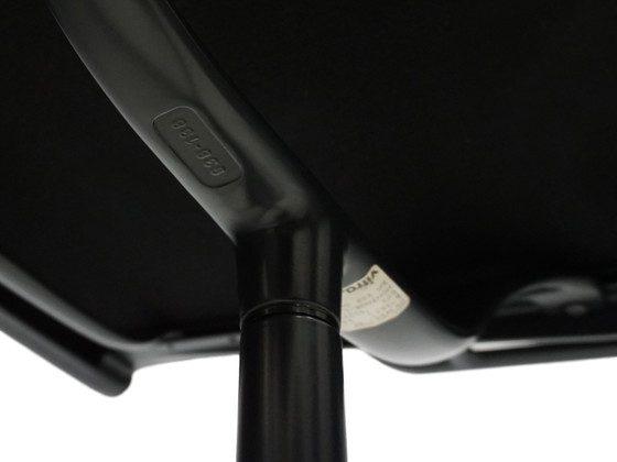 Image 1 of Vitra Ea 208 Soft Pad Pivotant en cuir noir | Eames Alu Chair