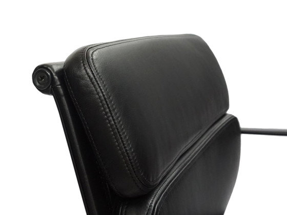 Image 1 of Vitra Ea 208 Soft Pad Pivotant en cuir noir | Eames Alu Chair