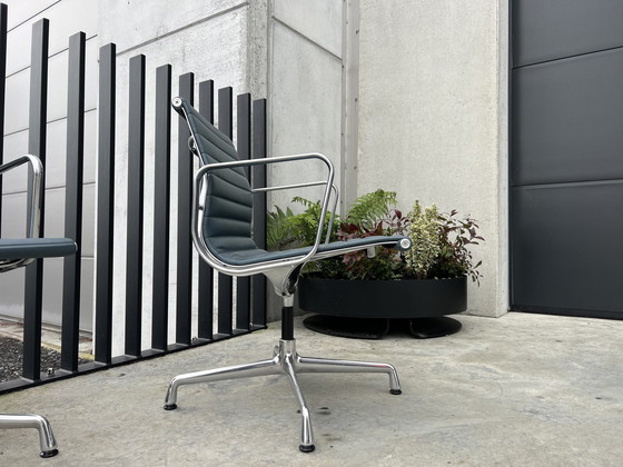 Image 1 of 2X Vitra Eames Ea108 Chaises en cuir