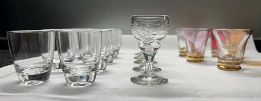 Set de 28 verres à liqueur