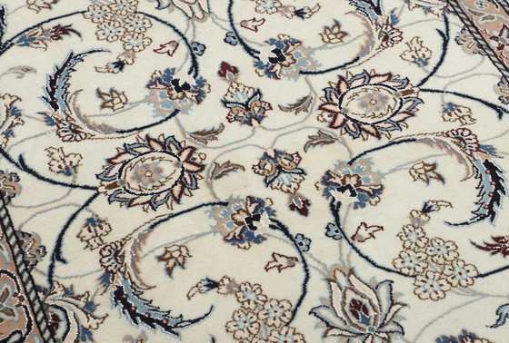 Image 1 of Tapis persan original noué à la main Naïn 9 La fine avec soie 394 X 98 cm Top condition Nouveau