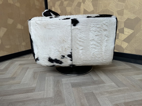 Image 1 of Fauteuil pivotant en cuir de vache