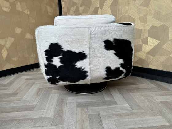 Image 1 of Fauteuil pivotant en cuir de vache