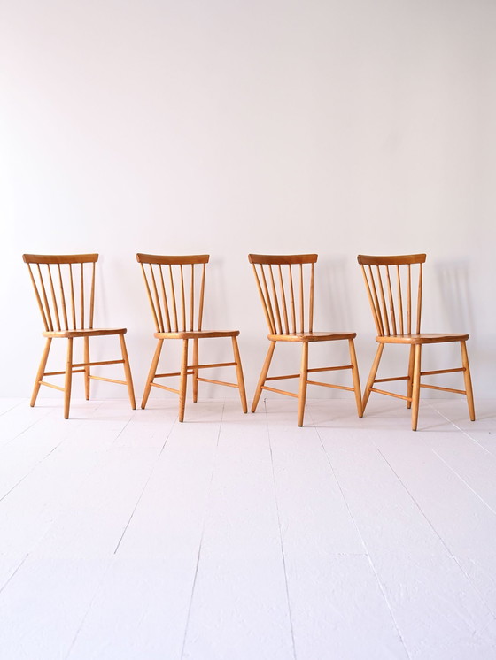 Image 1 of Ensemble de quatre chaises scandinaves en hêtre Pinnstolar - Chaises de salle à manger nordiques vintage avec dossier en fuseau