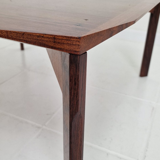 Image 1 of Table basse carrée italienne en noyer chanfreiné, Stildomus, années 1960