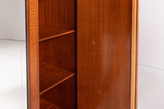 Image 1 of Armoire italienne du Mid Century en placage d'érable des années 50