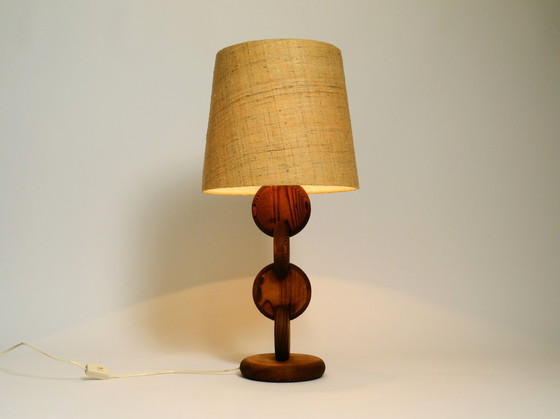 Image 1 of Grande Rare Belle Lampe de Table de Temde en Bois de Pin des années 1960