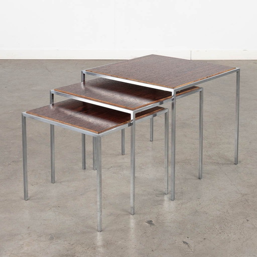 Ensemble de tables d'appoint avec plateau réversible