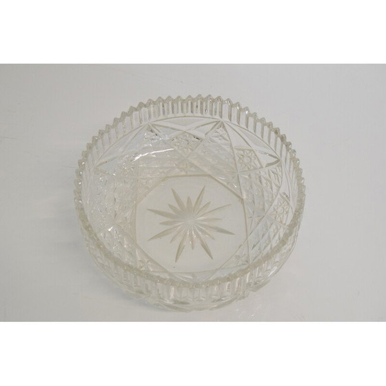 Image 1 of Bol en verre taillé du milieu du siècle, Tchécoslovaquie années 1950