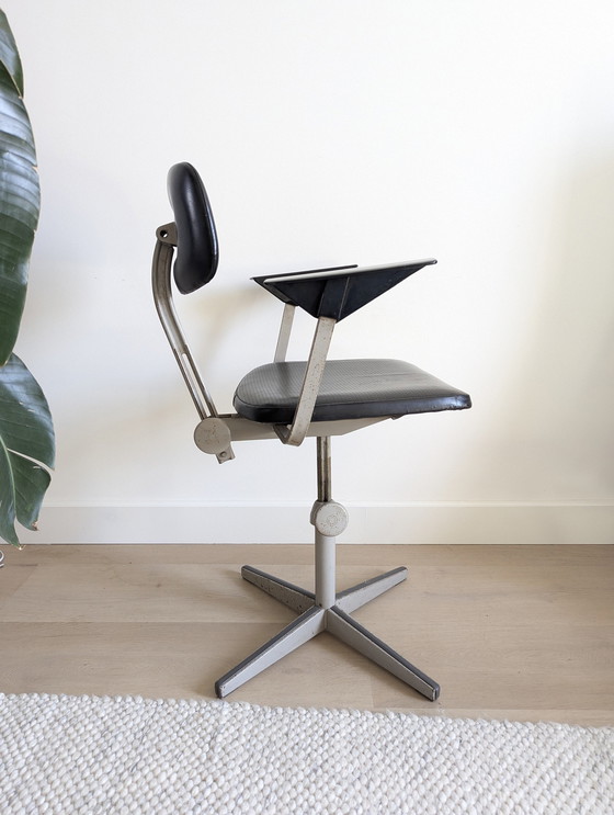 Image 1 of Ahrend The Circle Chaise de bureau industrielle