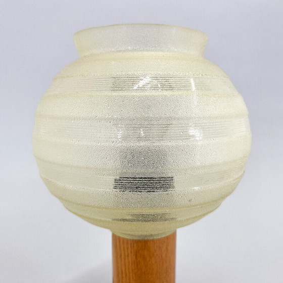 Image 1 of Lampe de table vintage en bois et verre, Ex-Tchécoslovaquie 1970
