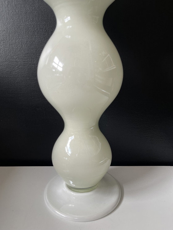 Image 1 of Vase en verre blanc