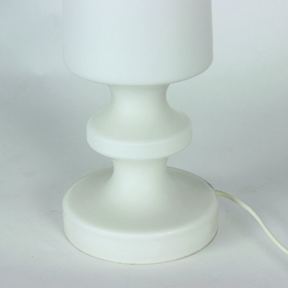 Image 1 of Lampe de table vintage en verre opalin blanc par Stefan Tabery pour Opp Jihlava, Tchécoslovaquie années 1960