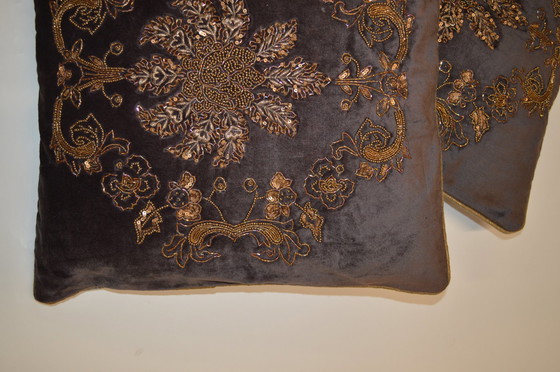 Image 1 of Coussin en velours, gris / or