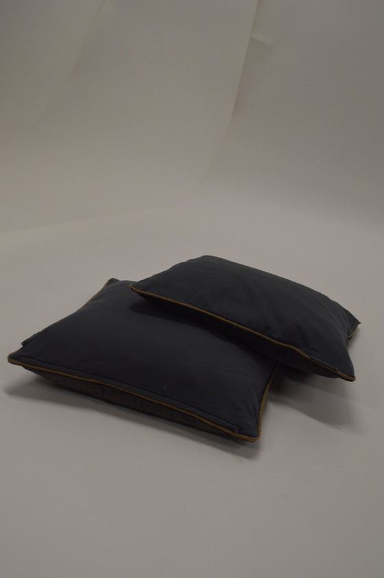 Image 1 of Coussin en velours, gris / or