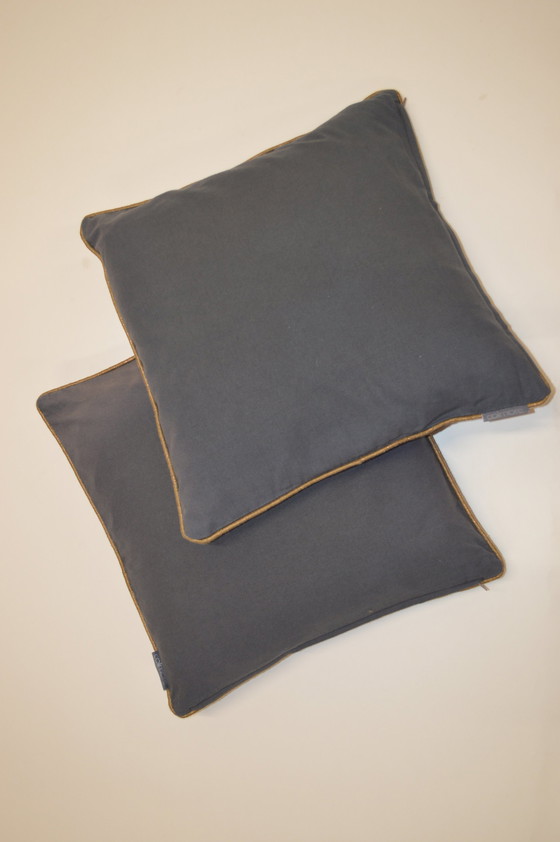 Image 1 of Coussin en velours, gris / or