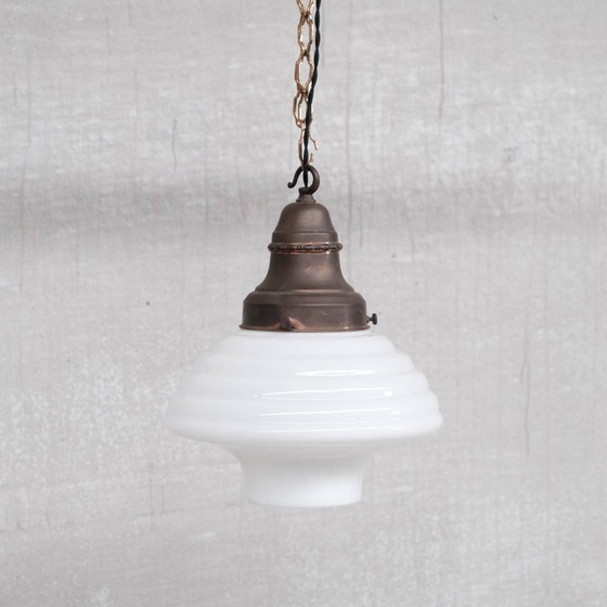 Image 1 of Lampe suspendue française vintage en opaline et laiton, années 1930