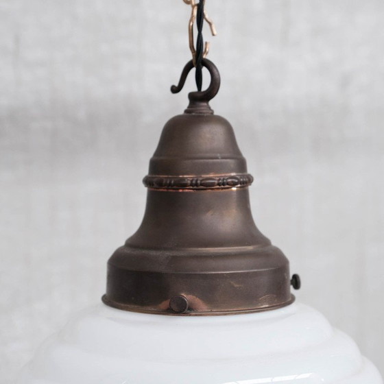 Image 1 of Lampe suspendue française vintage en opaline et laiton, années 1930