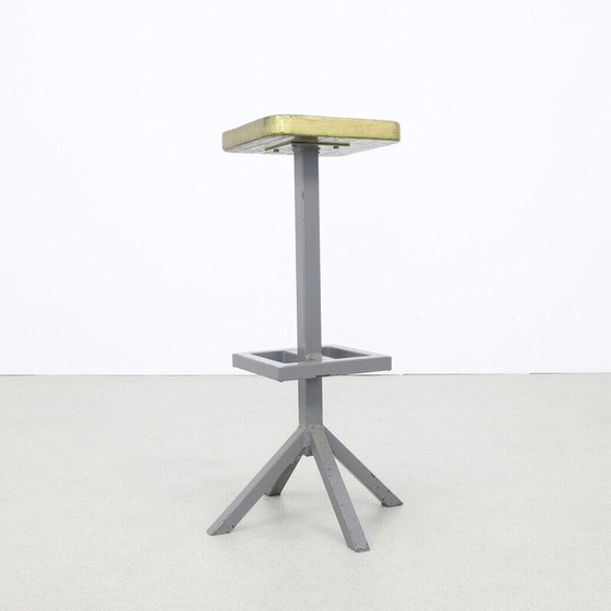 Image 1 of Ensemble de 5 tabourets de bar industriels vintage, 1970
