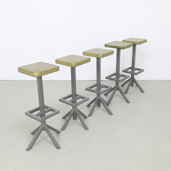 Image 1 of Ensemble de 5 tabourets de bar industriels vintage, 1970