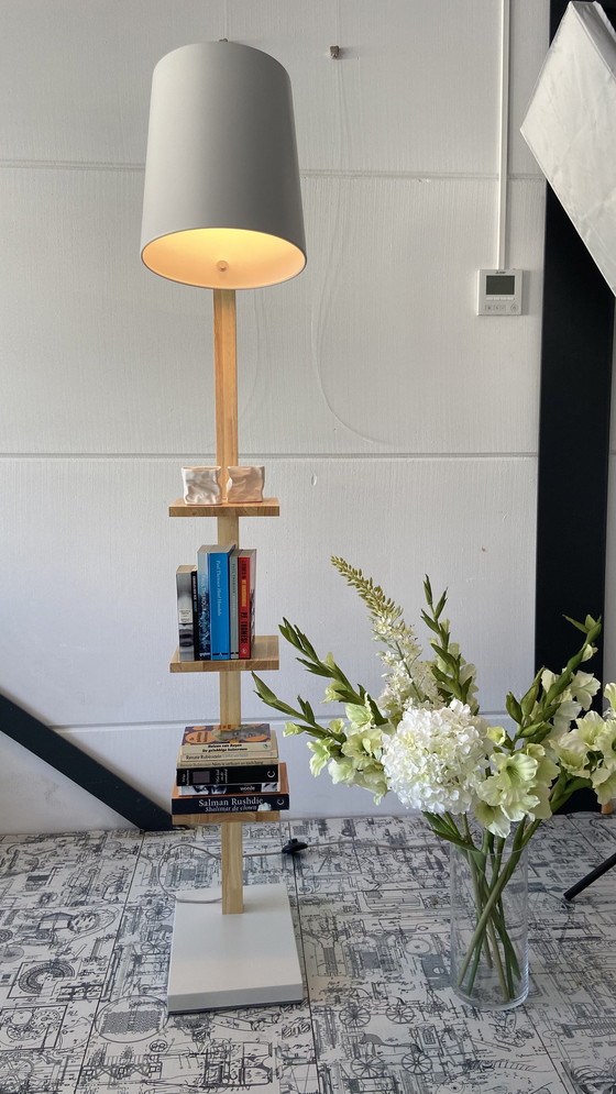 Image 1 of Lampadaire Cambridge "It's About Romi" (C'est à propos de Romi)