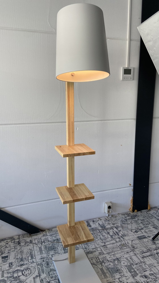 Image 1 of Lampadaire Cambridge "It's About Romi" (C'est à propos de Romi)