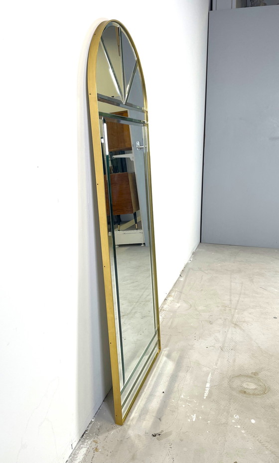 Image 1 of Miroir arqué Schöninger avec cadre en laiton doré