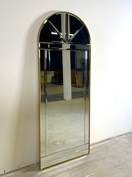 Image 1 of Miroir arqué Schöninger avec cadre en laiton doré