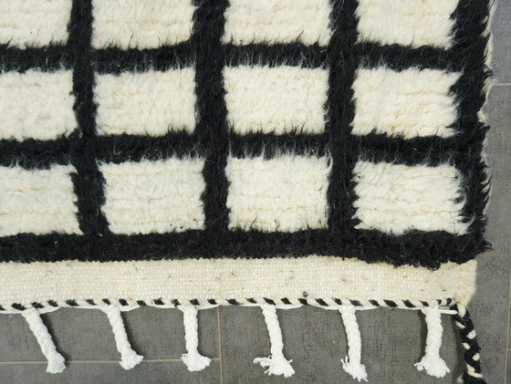 Image 1 of Tapis berbère - 246 Cm X 164 Cm - Laine blanche et noire