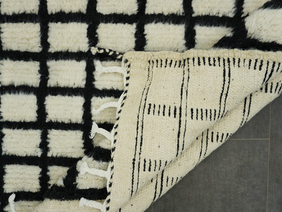 Image 1 of Tapis berbère - 246 Cm X 164 Cm - Laine blanche et noire