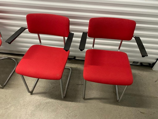 6X chaises de table de salle à manger de Gispen. 2X avec accoudoir, 2X sans accoudoir.