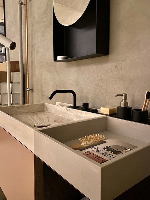 Evier design italien avec miroir