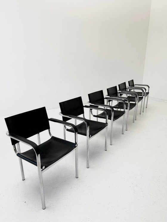 Image 1 of Lot de 6 chaises italiennes avec accoudoirs en acier tubulaire et cuir, années 1980